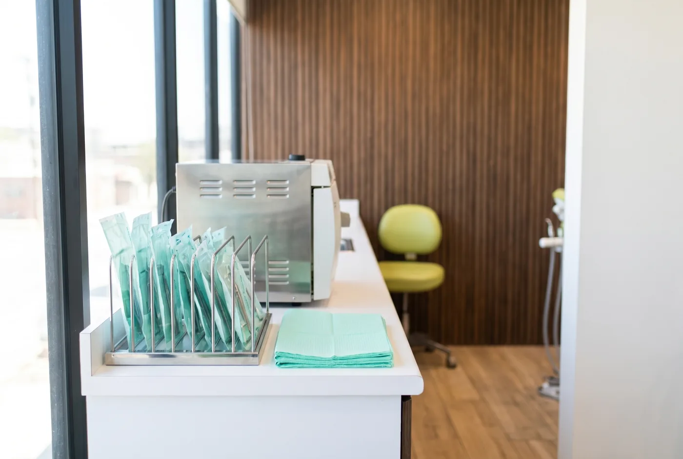 Instrumental esterilizado y empaquetado en la clínica Dentalist